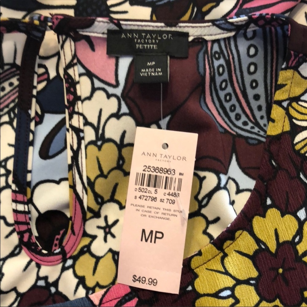 ๐ป ๐ Ann Taylor Floral Pattern Bell Sleeve Ruffle - Picture 7 of 9